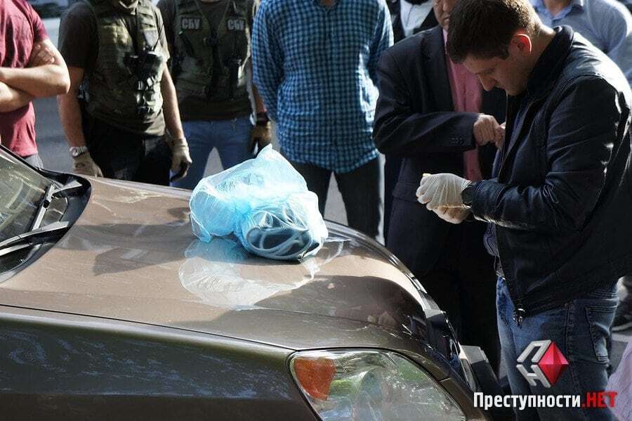 В Николаеве СБУ со стрельбой и погоней задержала помощника замгубернатора с $80 тыс. Фото- и видеофакт
