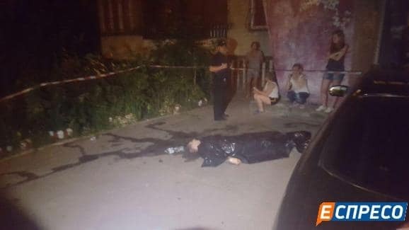 З'явилися фото з місця розстрілу чоловіка в Києві
