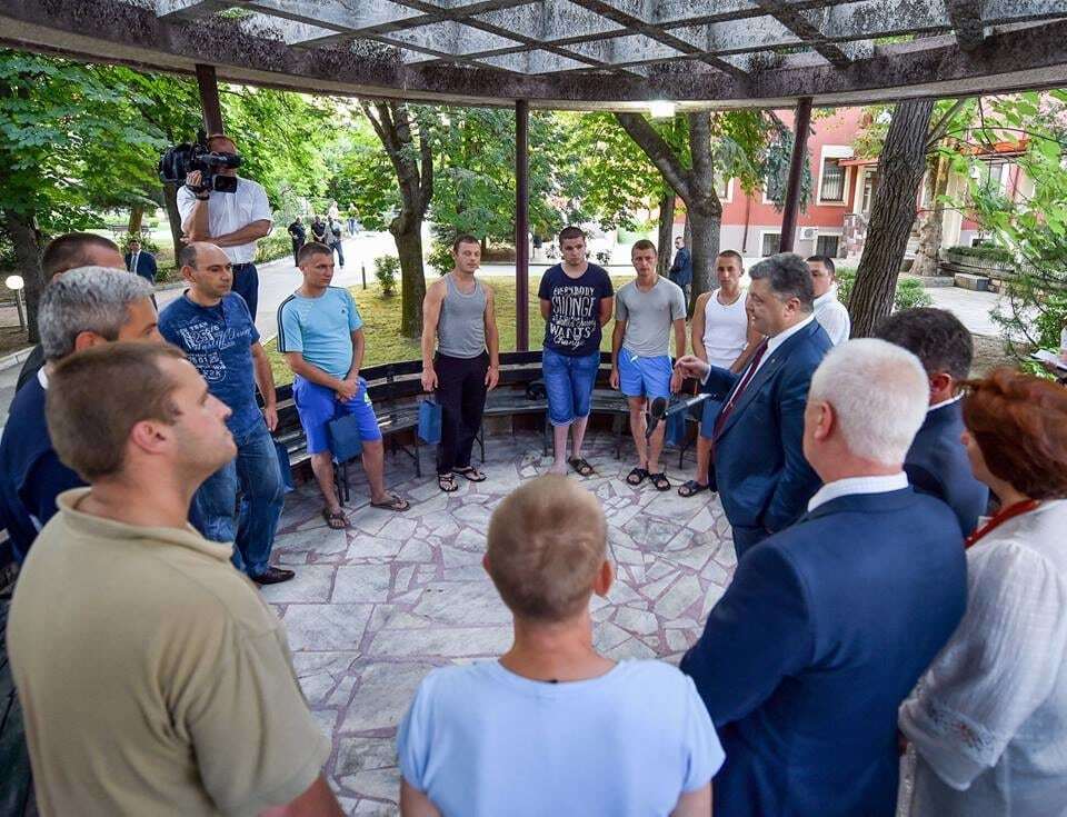 Защитники всей Европы: Порошенко в Болгарии навестил украинских бойцов АТО. Опубликованы фото