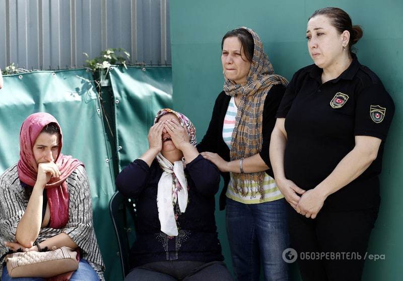 Горе без границ: в Турции начали прощание с жертвами кровавого теракта. Фоторепортаж