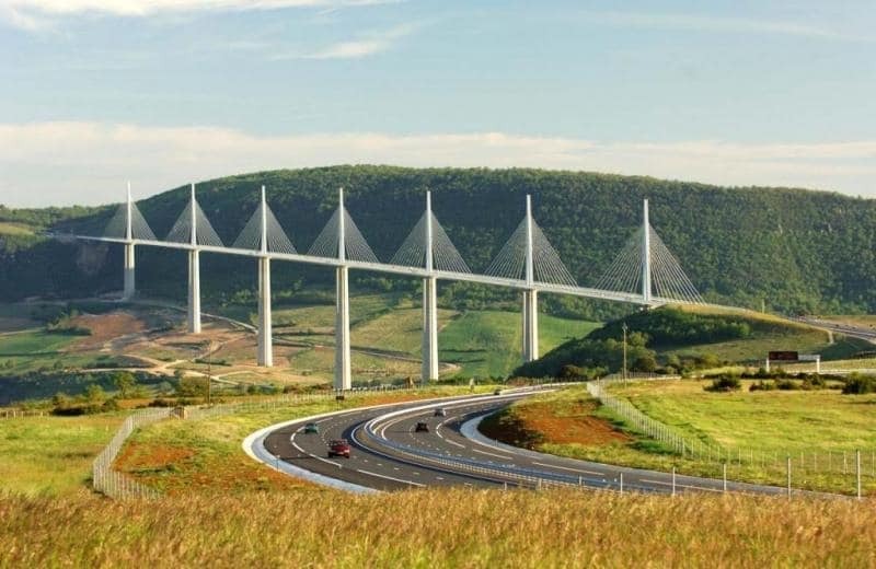 Краса та велич: найбільш незвичайні мости світу