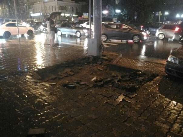 Режим НС: у Ростові стався потоп, є загиблі