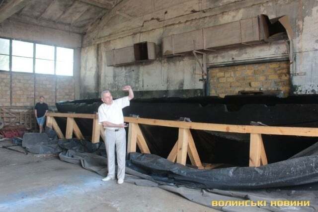Безцінна знахідка: унікальний човен-довбанку, що знайшли на Волині, намагалися купити колекціонери 