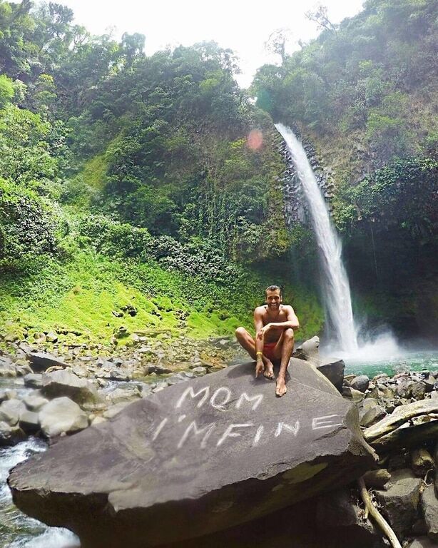 27-летний экстремал путешествует по всему миру с забавным посланием маме