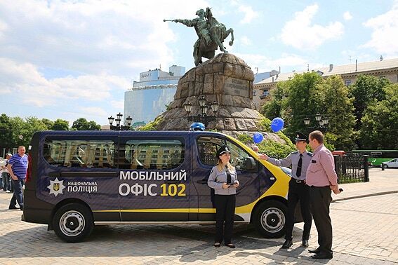 "Офіс на колесах": у Києві з'явилася "мобільна поліція"