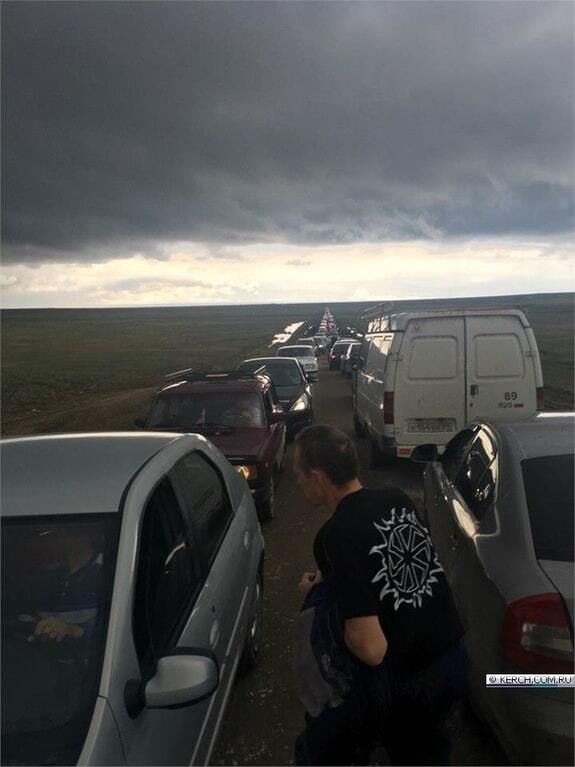 "Грандиозные стрельбы" закончились для крымчан торнадо, пробками и болотом