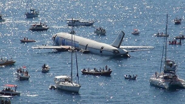 У Туреччині поблизу курорту заради туристів затопили Airbus