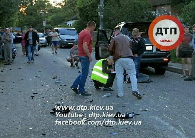 Под Киевом Lexus сбил насмерть мотоциклиста