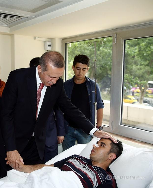 Теракт в Стамбуле: Эрдоган посетил раненых, полиция задержала подозреваемых. Опубликованы фото