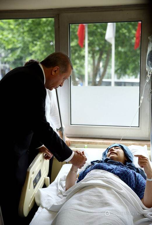 Теракт у Стамбулі: Ердоган відвідав поранених, поліція затримала підозрюваних