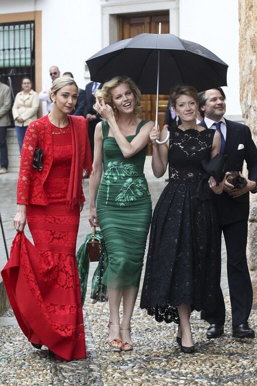 Модная битва: Эмилия Кларк и Ева Герцигова вышли в свет в одинаковых нарядах