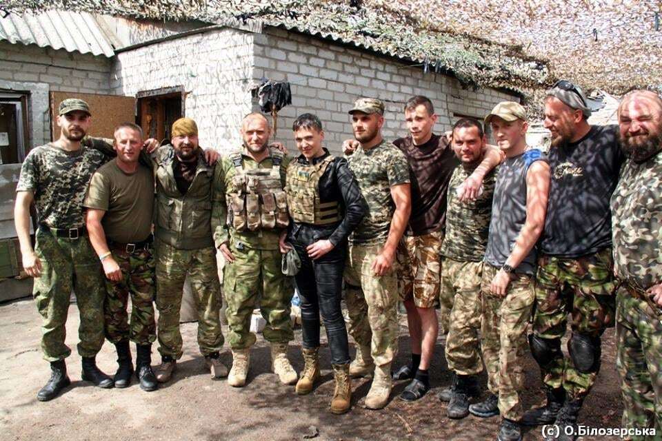 Нашли общий язык: Савченко вместе с Ярошем проведали добровольцев в зоне АТО. Опубликованы фото