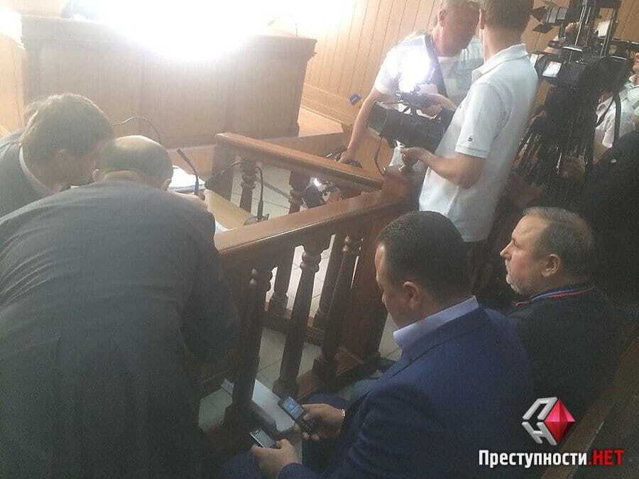 Дело Романчука: пойманный на взятке Герой Украины появился в суде. Опубликованы фото
