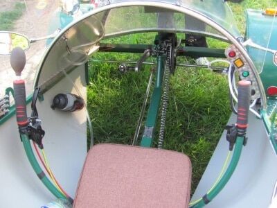 Трохи від велосипеда, трохи від трактора: винахідник з Буковини змайстрував ексклюзивний веломобіль