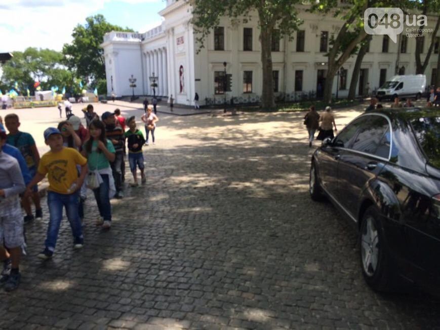 "Хозяин города": мэра Одессы уличили в неправильной парковке. Фото