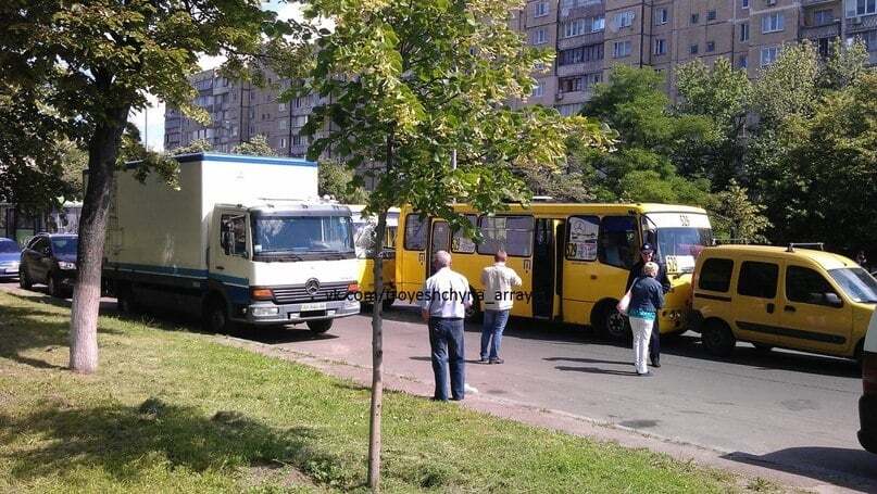 В Киеве столкнулись маршрутки, есть пострадавшие. Опубликованы фото