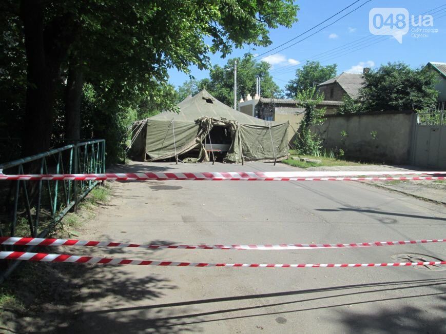 Пусть вся Одесса подождет: в городе ромы перекрыли улицу для похорон главы их рода. Фото