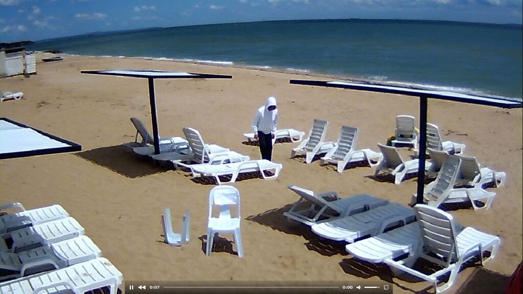 "Кримнаш": український журналіст висміяв порожні пляжі півострова