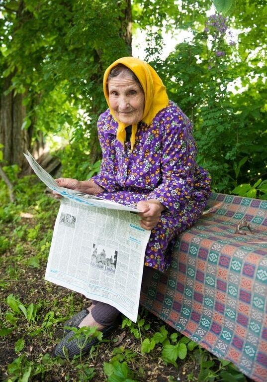 На Киевщине 93-летняя бабушка читает по три книги в неделю