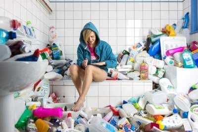 Сплошные горы мусора: снимки французского фотографа об эпохе потребления шокировали сеть 
