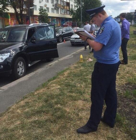 В Киеве стреляли в директора стоматклиники: полиция разыскивает двух киллеров на мотоцикле