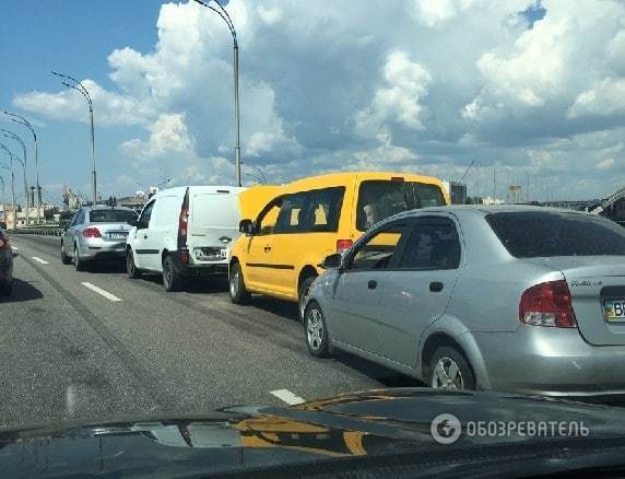 В Киеве столкнулись четыре автомобиля: опубликованы фото