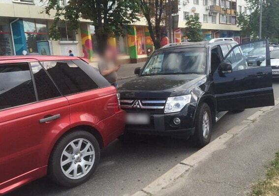 В Киеве стреляли в директора стоматклиники: полиция разыскивает двух киллеров на мотоцикле