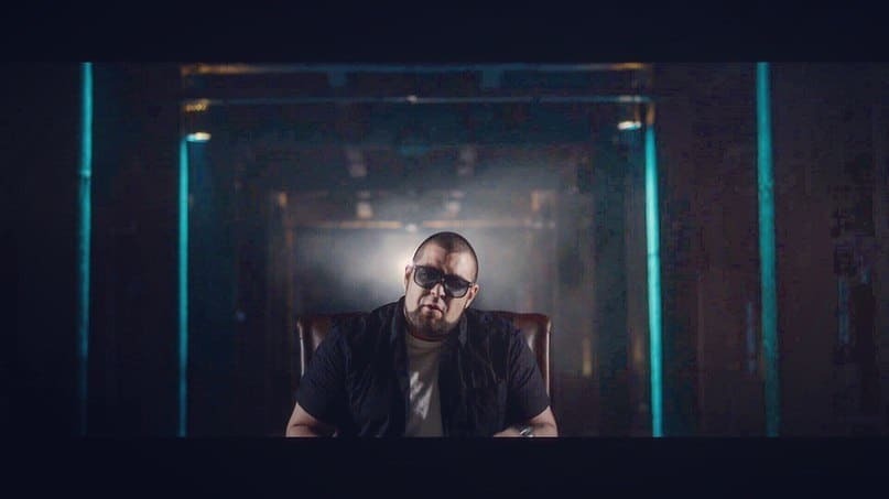 Звезда "Грозовых ворот" снялся в провокационном клипе украинских рэперов