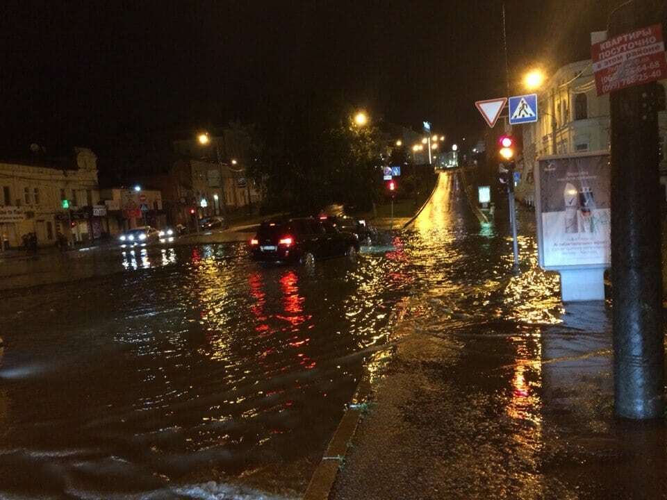 Ночной ливень за несколько часов затопил Харьков: опубликованы фото и видео
