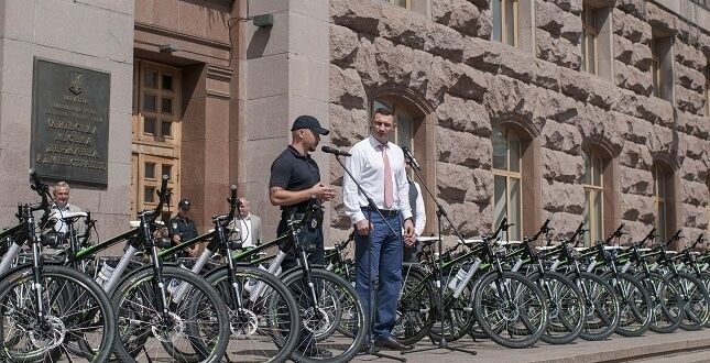 На улицы Киева выедут первые полицейские велопатрули