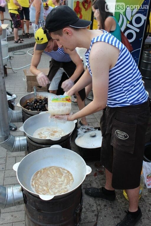 Красиво и вкусно: в Бердянске состоялся первый день фестиваля морепродуктов. Опубликованы фото