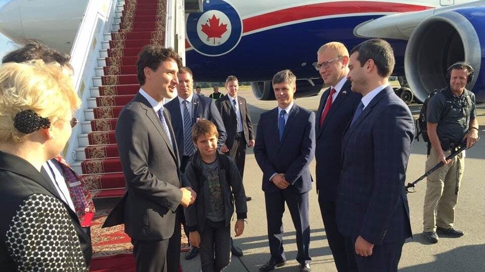 С 9-летним бонусом: в Украину прибыл долгожданный премьер Канады