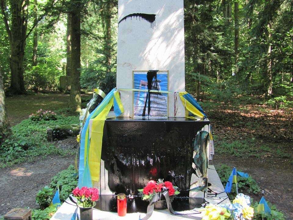 Нелюди: могилу Бандеры в Мюнхене снова осквернили
