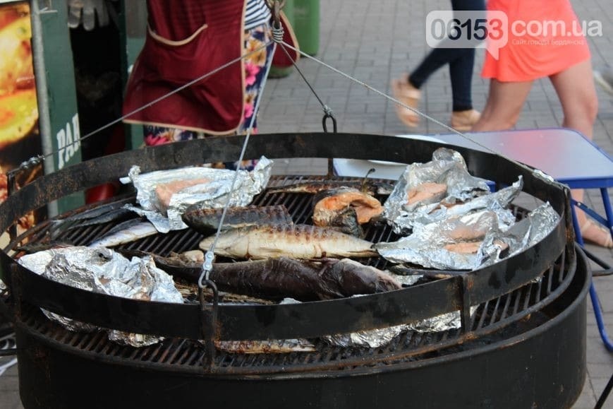 Красиво и вкусно: в Бердянске состоялся первый день фестиваля морепродуктов. Опубликованы фото