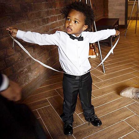 Маленький модник: 2-летний сын Сиары надел на свадьбу мамы костюм от Армани