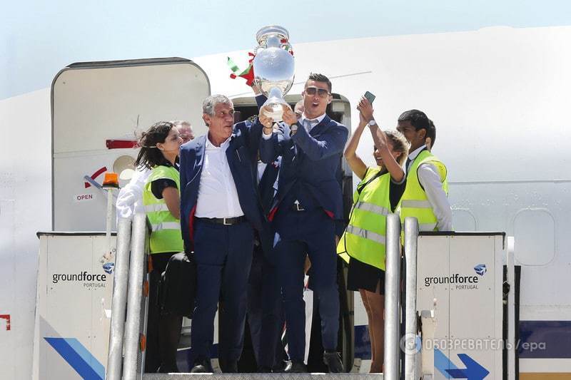 Євро-2016. Збірна Португалії повернулася з Кубком додому