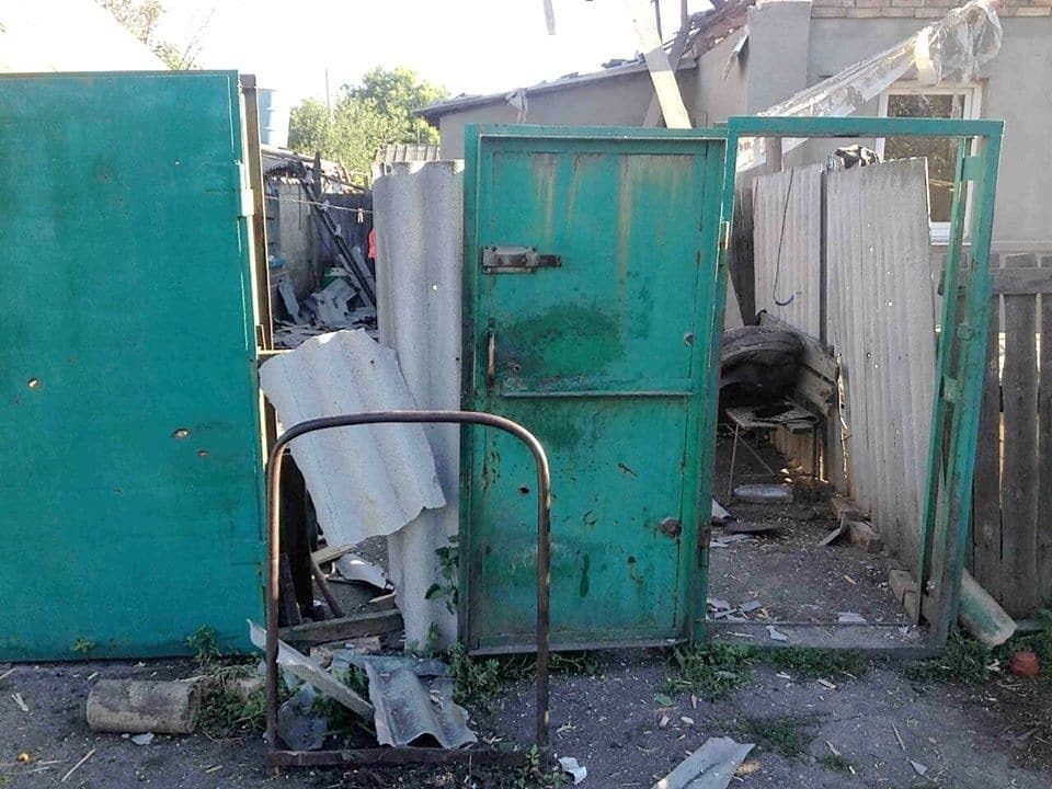 Постраждали житлові будинки: Аброськін показав наслідки нічного обстрілу Торецького