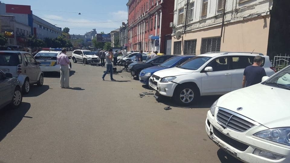 Масштабное ДТП в Киеве: неуправляемая Toyota разбила девять машин