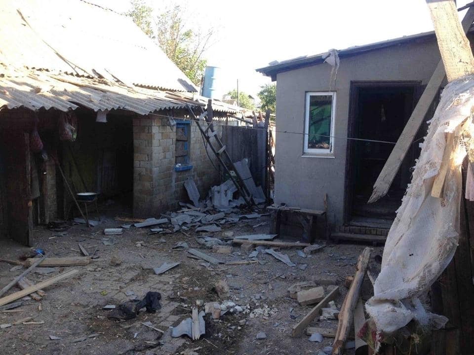 Постраждали житлові будинки: Аброськін показав наслідки нічного обстрілу Торецького