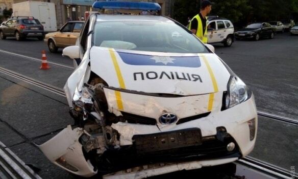 В Одесі автомобіль поліції потрапив у серйозну аварію
