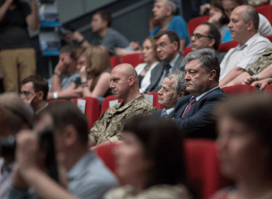 "Мы им задолжали": Порошенко заявил о праве крымских татар на самоопределение в единой Украине. Опубликованы фото