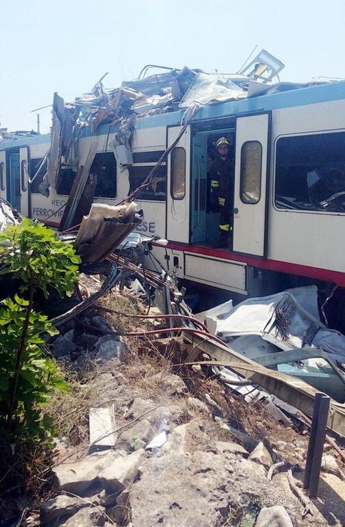 Десятки погибших и раненых: два поезда не разминулись на юге Италии