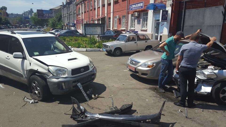 Масштабное ДТП в Киеве: неуправляемая Toyota разбила девять машин