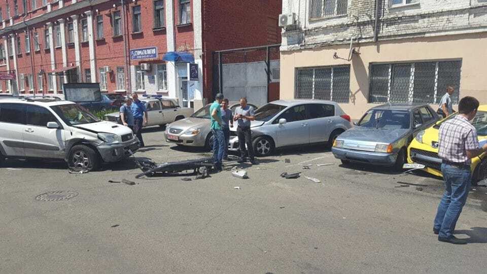 Масштабное ДТП в Киеве: неуправляемая Toyota разбила девять машин