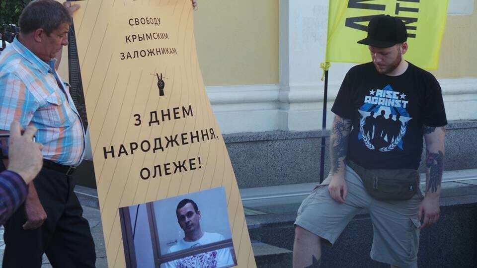 "Чекаємо в Києві": на Майдані активісти відзначили ювілей Сенцова