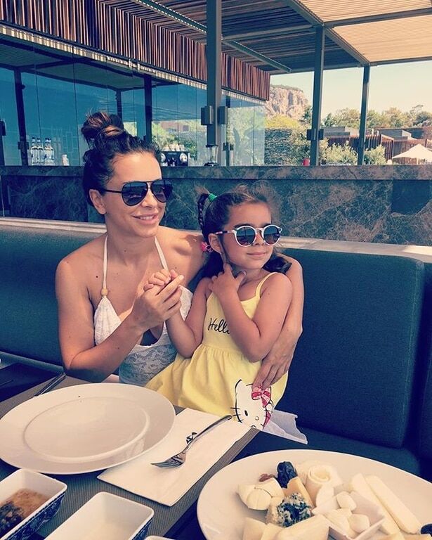 Лорак с дочкой отправились на отдых в Турцию: опубликовано фото