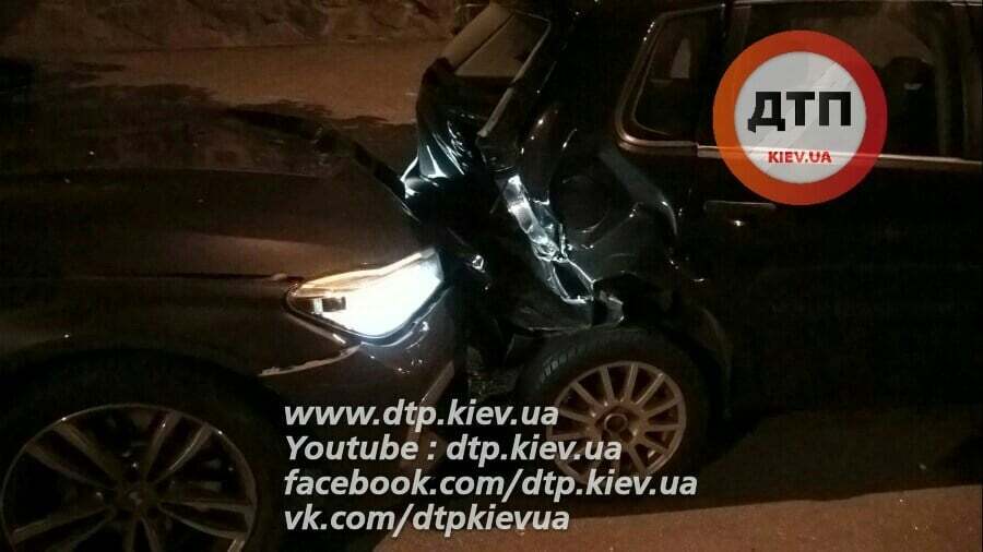На рогах: у центрі Києва п'яна дівчина на BMW протаранила два автомобілі
