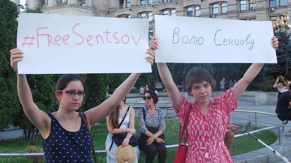 "Чекаємо в Києві": на Майдані активісти відзначили ювілей Сенцова