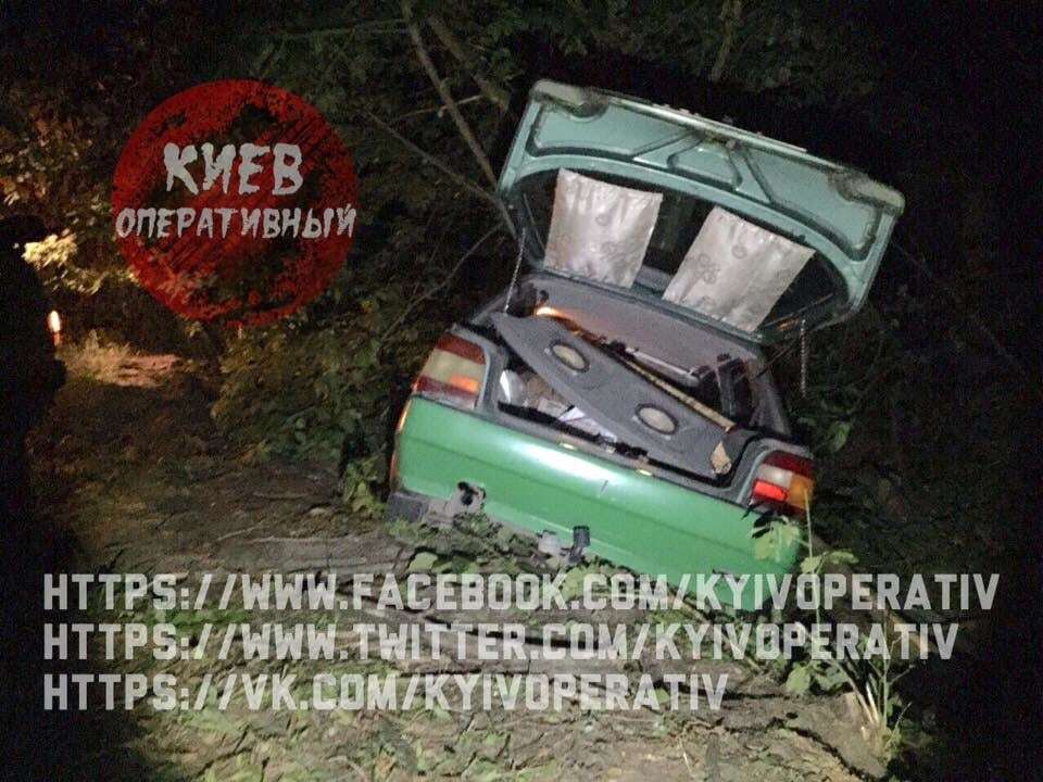 На Київщині п'яний співробітник поліції охорони викрав машину з дівчиною