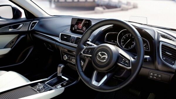 G-Vectoring Control: обновленная Mazda3 получила умную систему управления. Видео